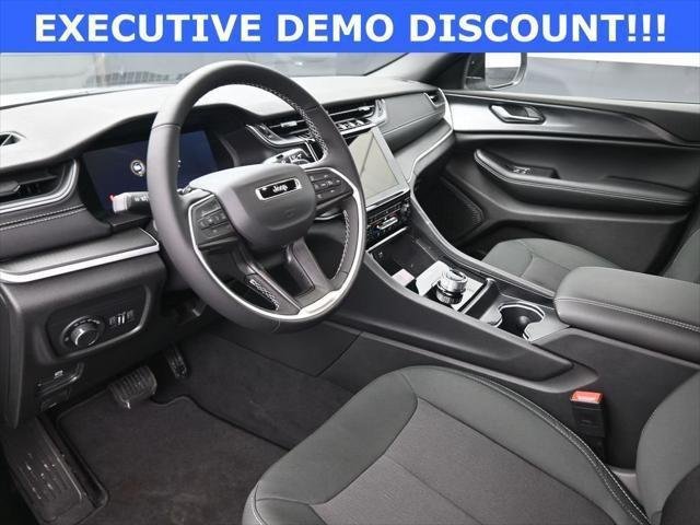 New 2026 Bright White Clear-Coat Exterior Paint Jeep Laredo X image 19