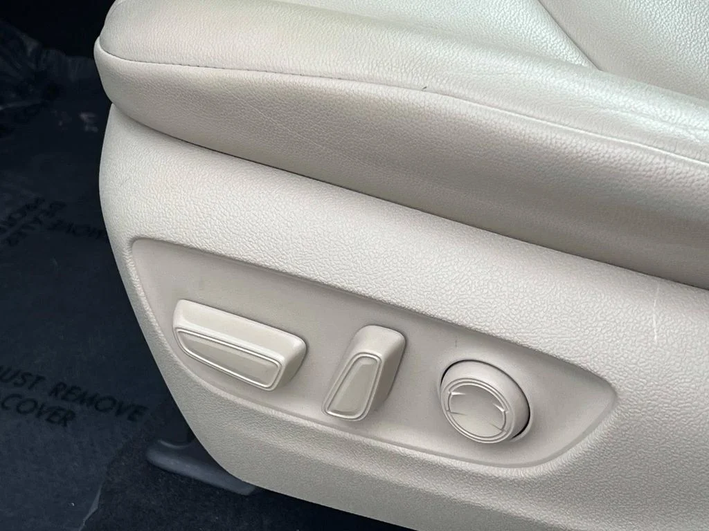 Used 2021 White Toyota XLE image 27