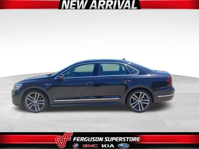 2019 Volkswagen Passat 2.0T SE R-Line Auto's photo