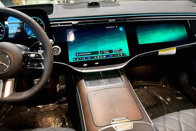 New 2027 Emerald Green Metallic Mercedes-Benz S 580 image 7