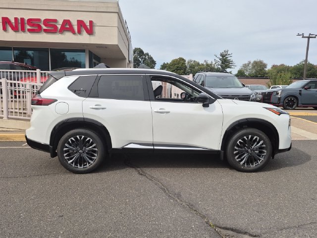 New 2026 Everest White Pearl TriCoat / Super Black Two-tone Nissan Platinum image 3