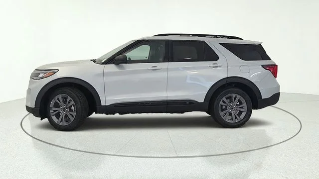 New 2026 Space White Metallic Ford Active image 2