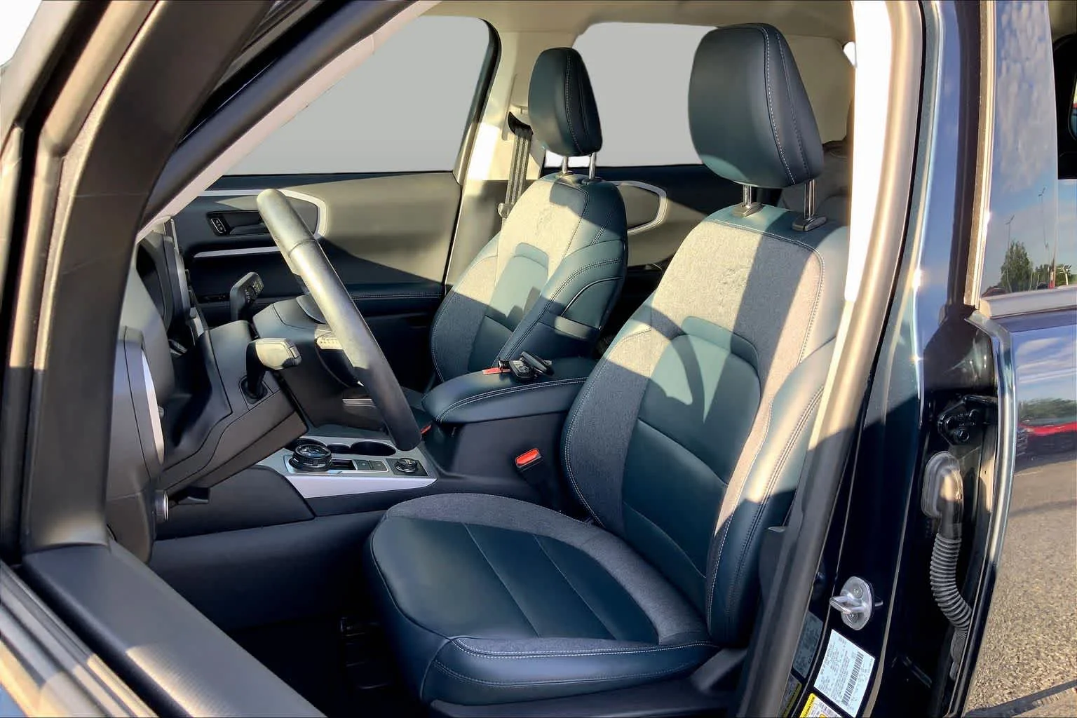 Certified Used 2022 Alto Blue Metallic Tinted Clearcoat Ford Outer Banks image 9