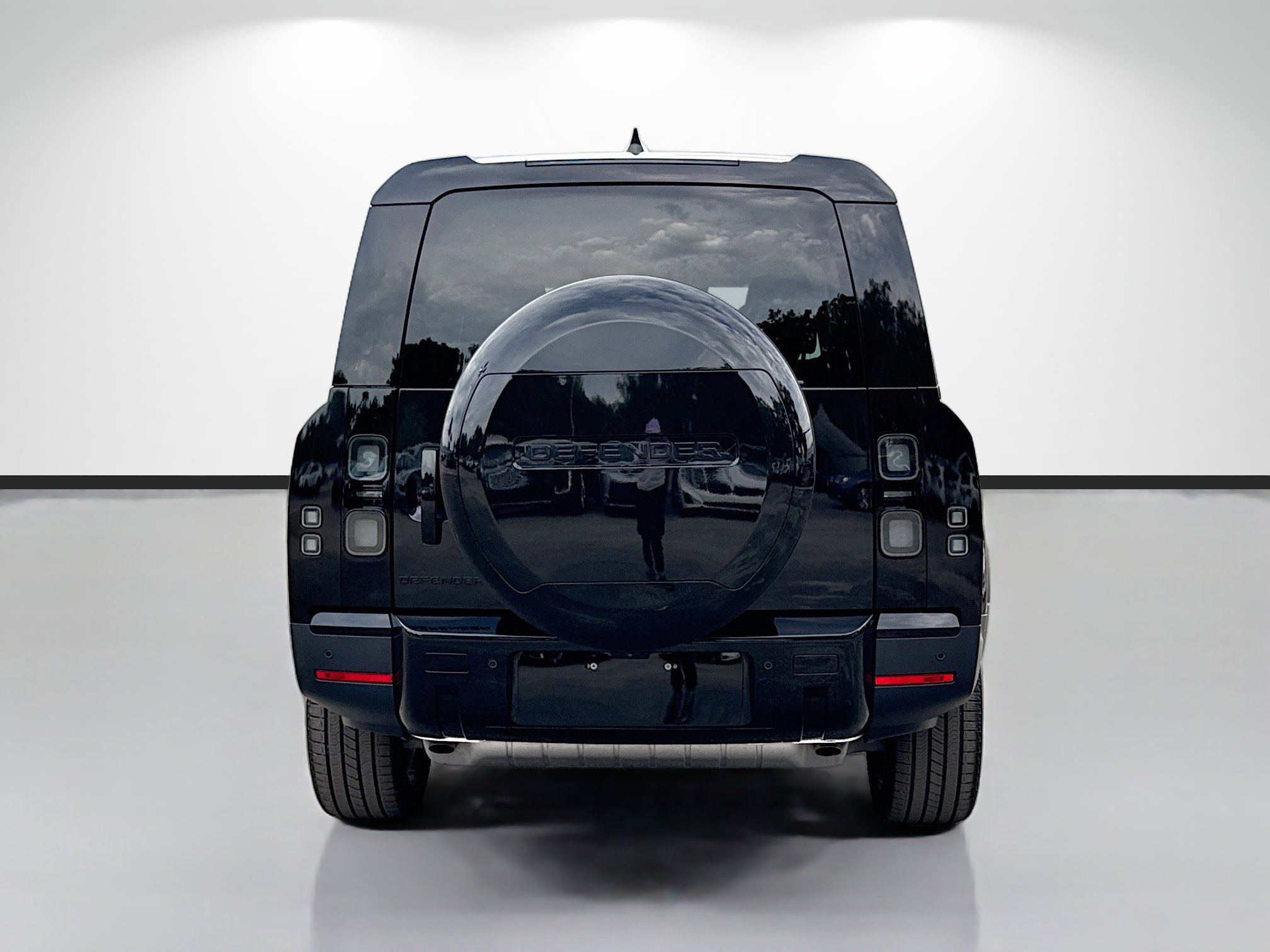 New 2026 Santorini Black Land Rover S image 4