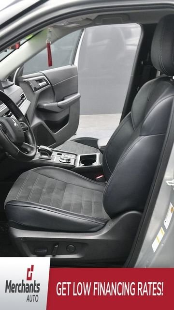 Used 2024 Silver Mitsubishi SE image 17