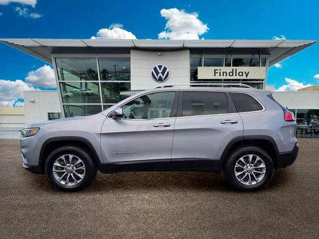 Used 2019 Silver Jeep Latitude Plus image 3
