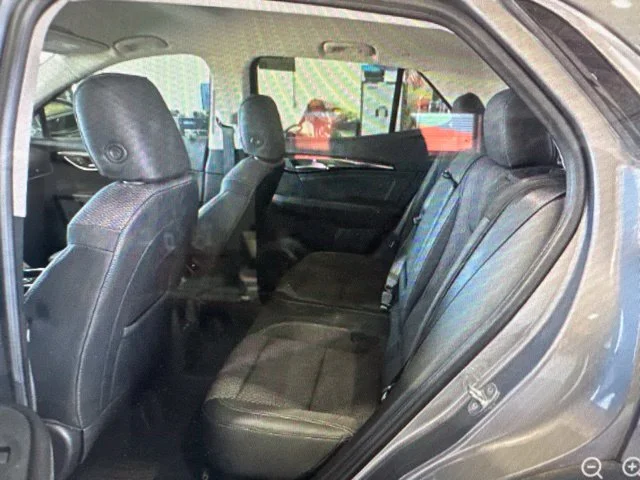Used 2021  Buick Preferred image 6