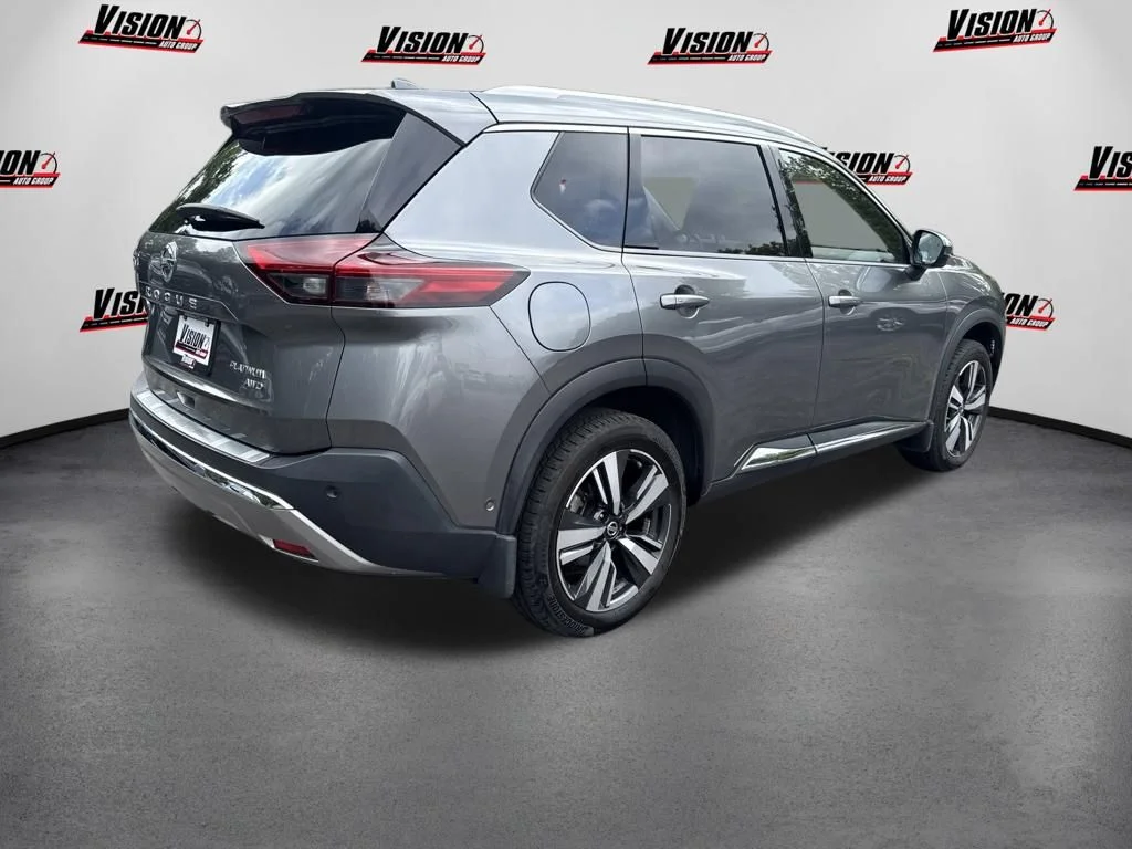 Used 2021 Gray Nissan Platinum image 5