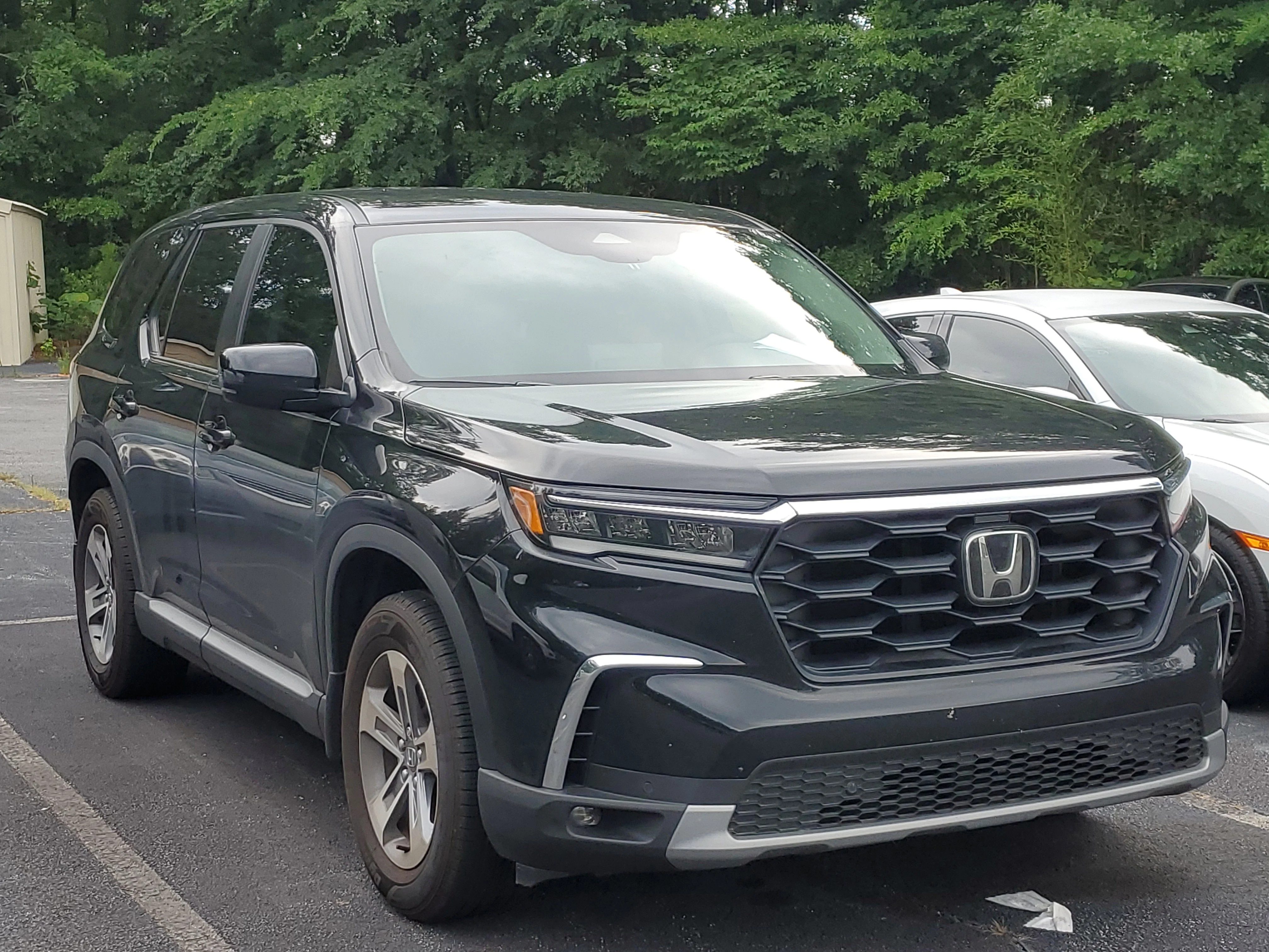 Used 2025  Honda EX-L image 1