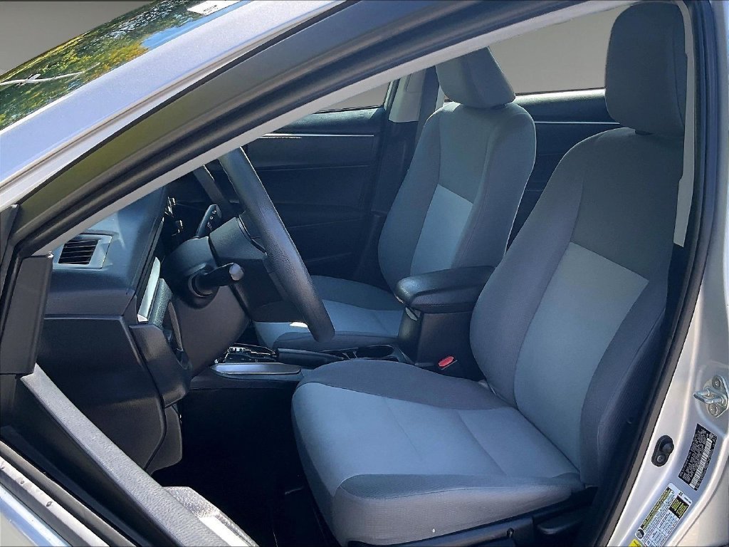 Used 2015 Silver Toyota L image 10