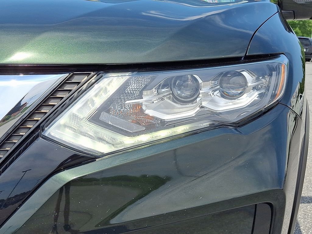 Used 2019 Green Nissan SL image 10