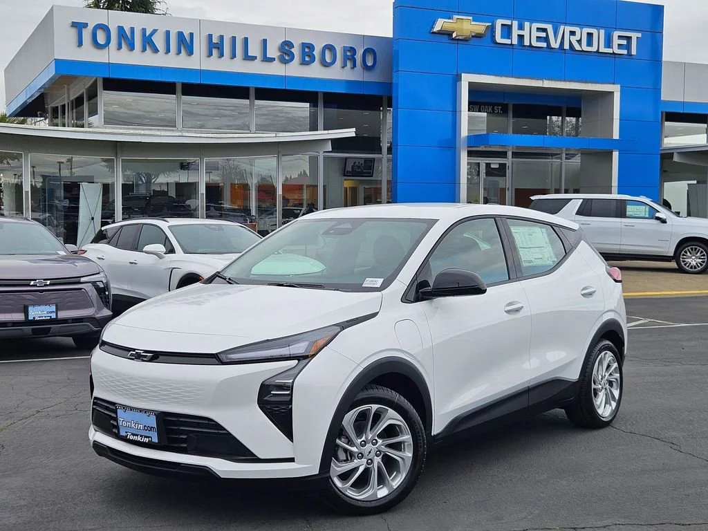 New 2027 Summit White Chevrolet LT image 2