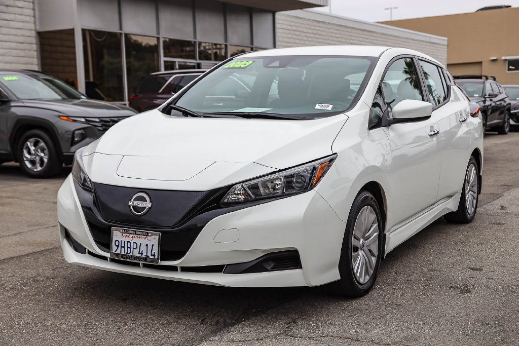 Used 2023 White Nissan S image 3