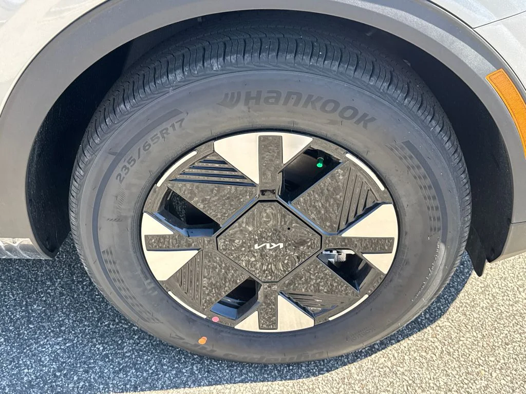 New 2026 Steel Gray Kia LX image 12