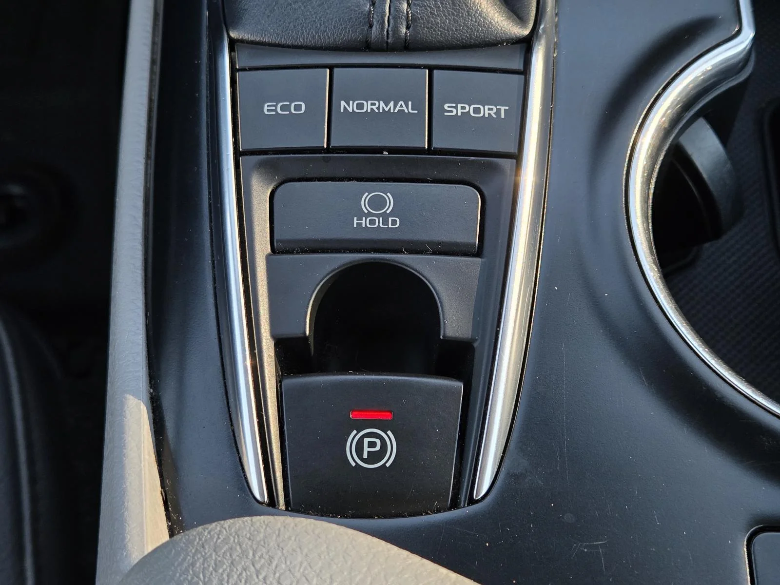 Used 2019 Celestial Silver Metallic Toyota XLE Auto (Natl) image 14