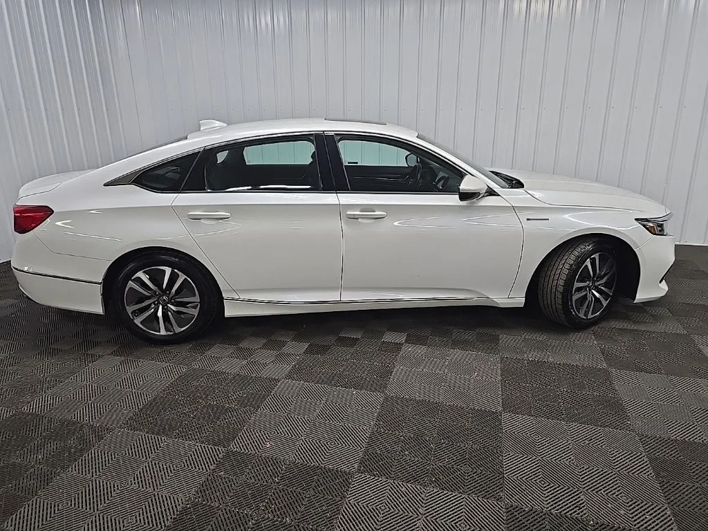 Used 2022  Honda EX-L image 2