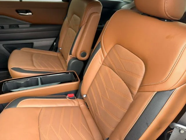 Used 2023 Gray Nissan Platinum image 13