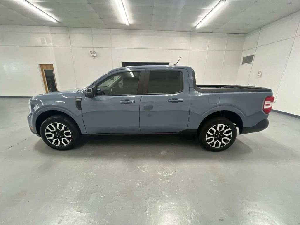 Used 2024 Azure Gray Metallic Tri-Coat Ford Lariat Super Crew AWD 2.0L 1 Owner image 5
