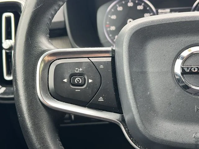 Used 2019 White Volvo T5 Inscription image 21