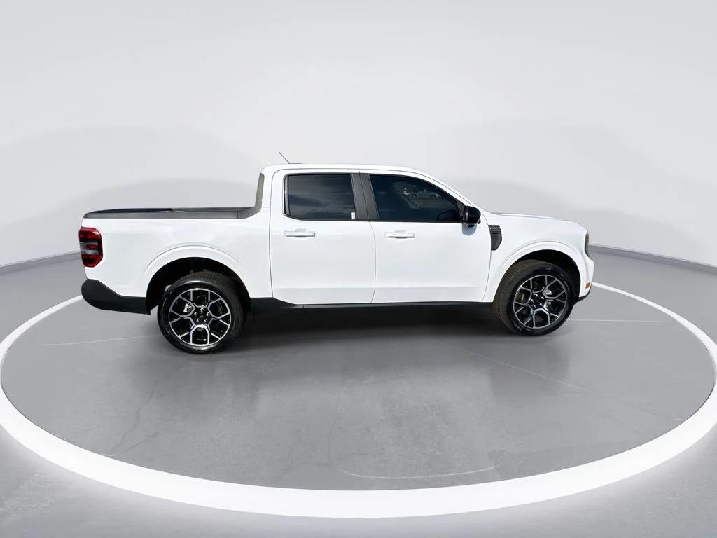 Used 2025 White Ford Lariat image 9