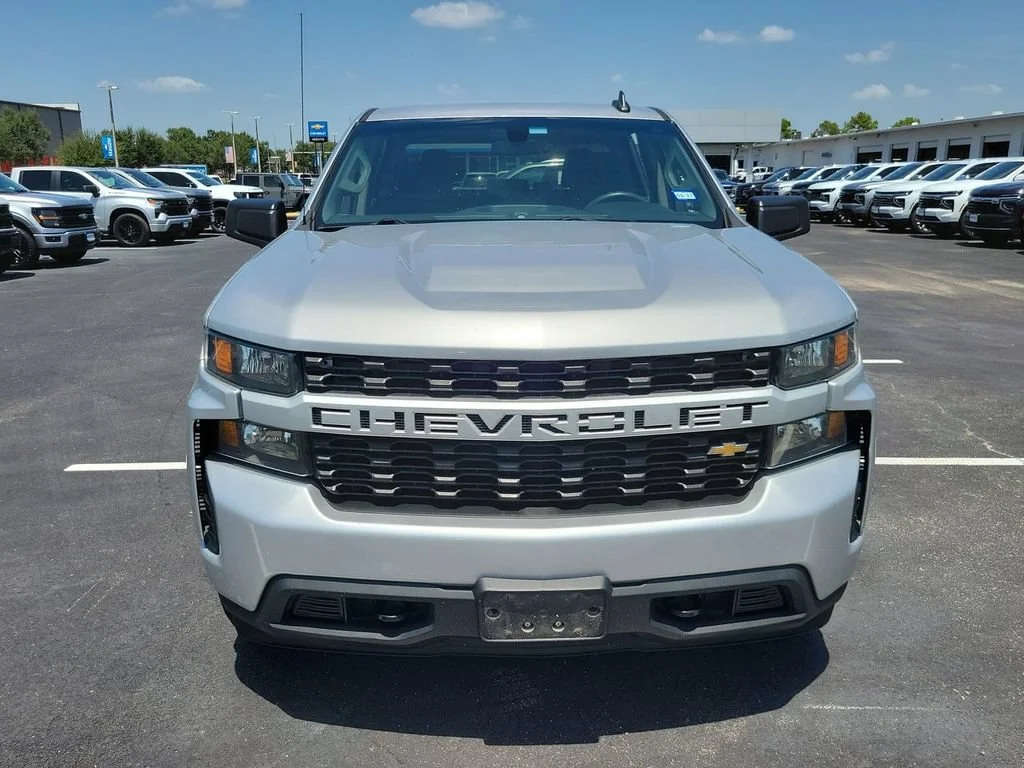 Used 2022 SILVER ICE METALLIC Chevrolet Custom image 29