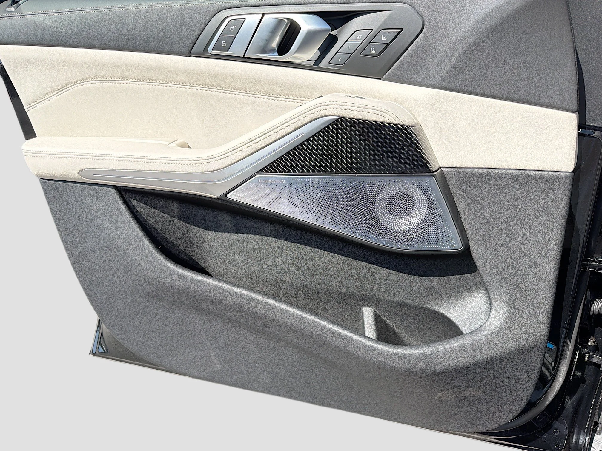 New 2026 Black Sapphire Metallic BMW M60i image 23