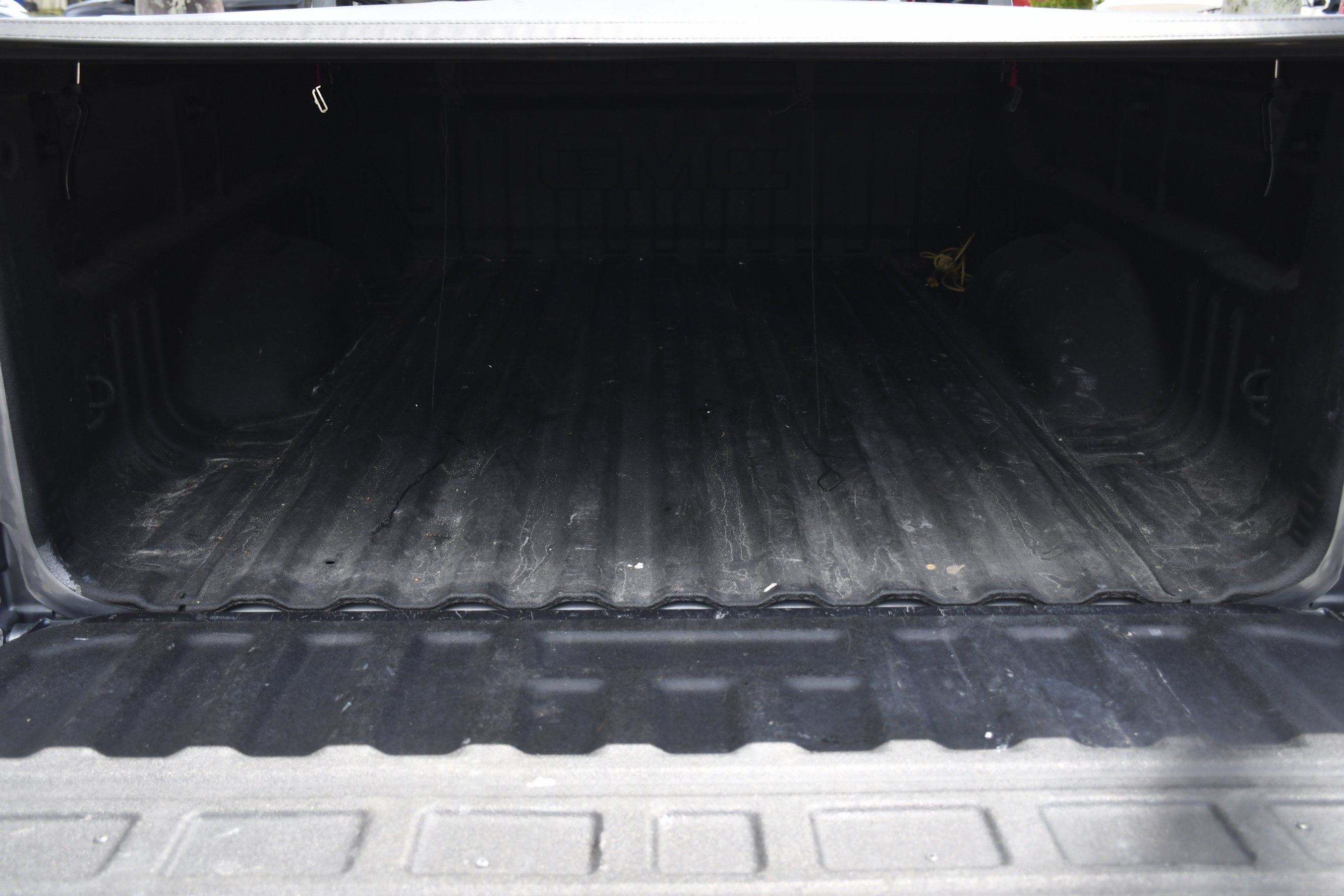 Used 2018 Satin Steel Metallic GMC 2WD SLT image 29
