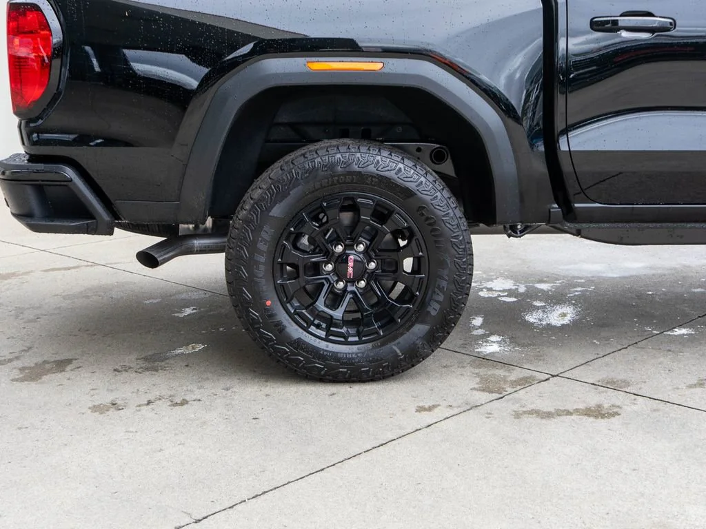 New 2026 Onyx Black GMC Elevation image 28