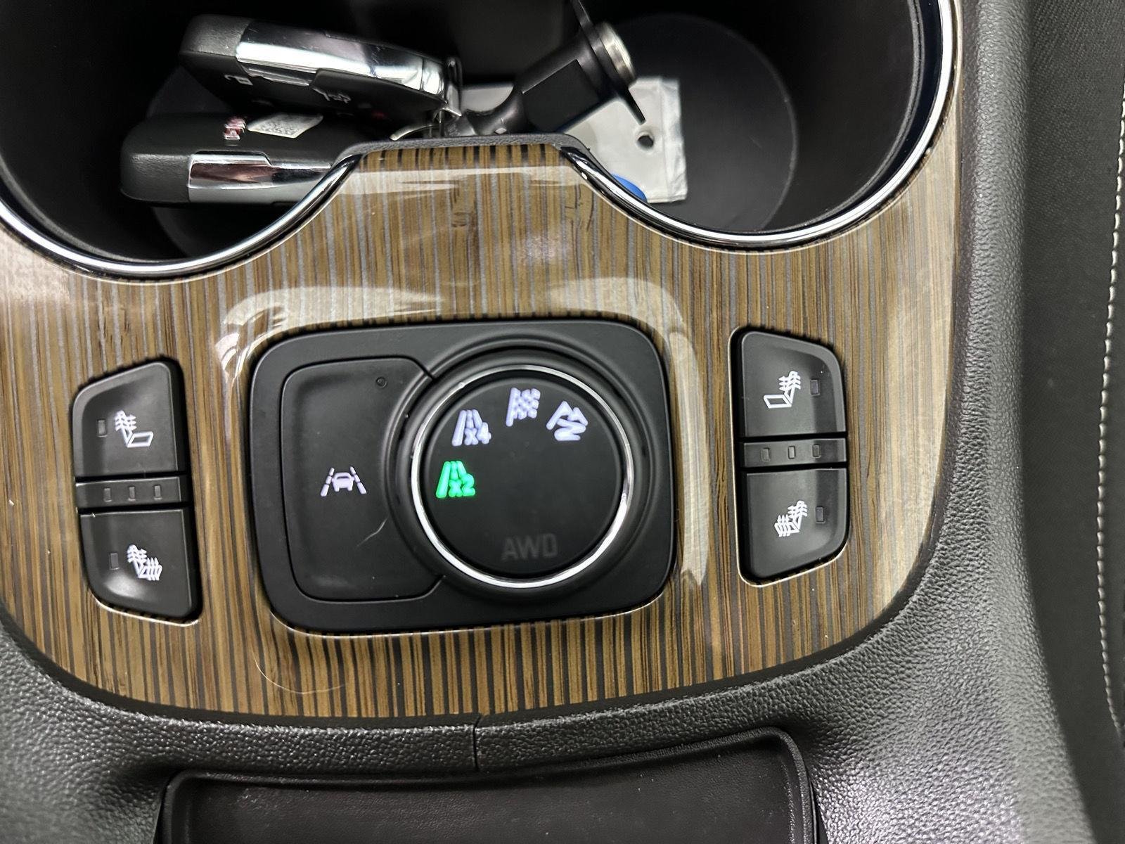 Used 2023 Summit White GMC SLE image 14