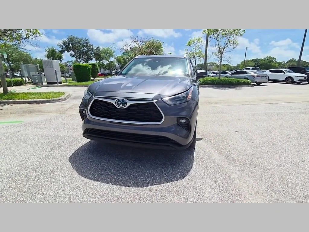 Used 2022 Magnetic Gray Metallic Toyota Hybrid XLE image 51