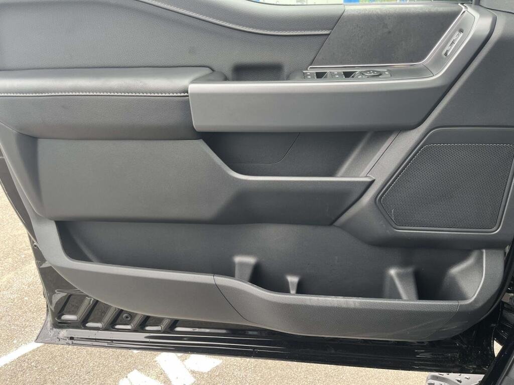 New 2026 Agate Black Metallic Ford XLT image 28