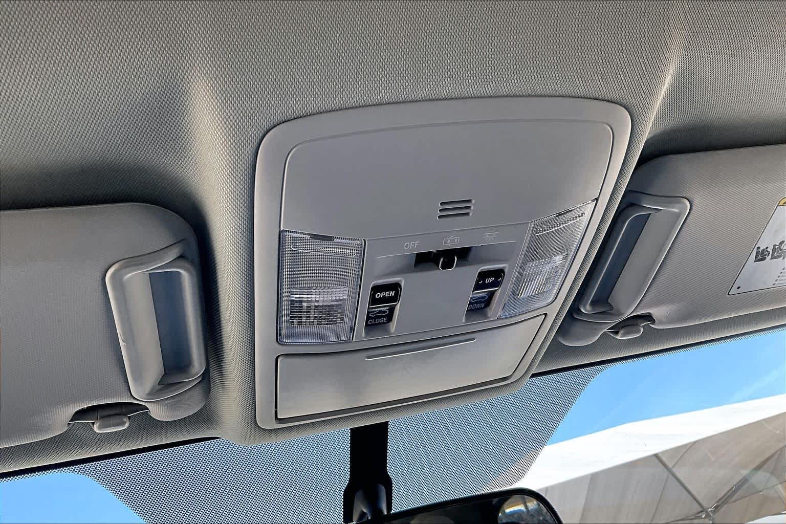 Used 2016 Super White Toyota XLE image 31