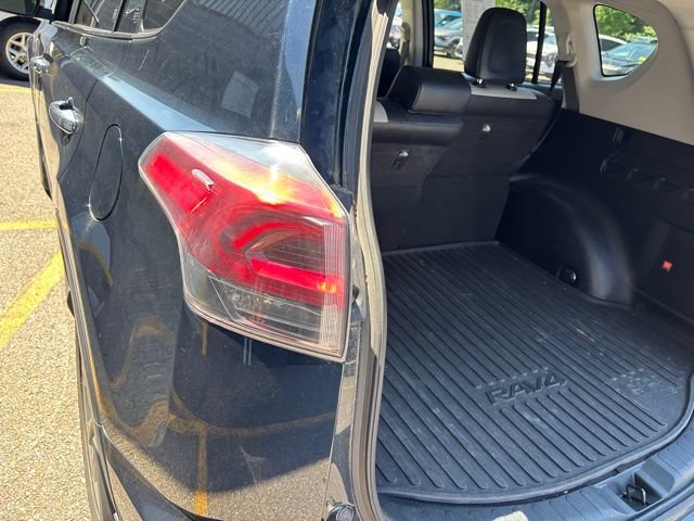 Used 2018 Aqua Toyota Limited image 10