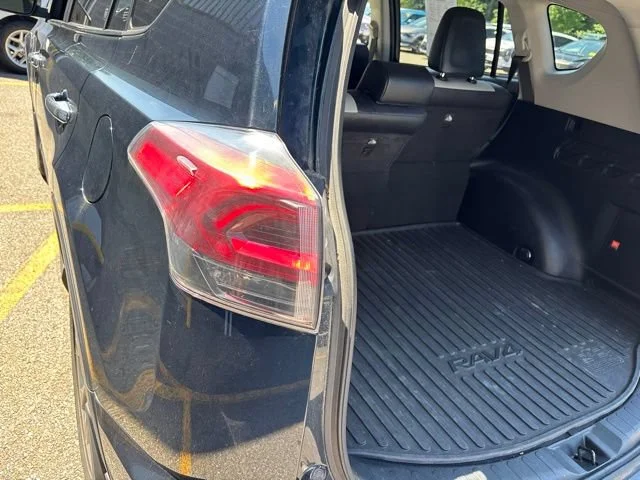 Used 2018 Aqua Toyota Limited image 10