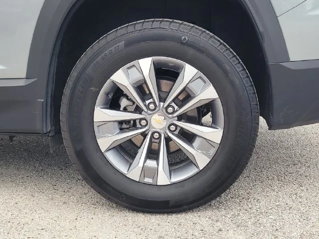 Used 2025 Gray Chevrolet LT image 7