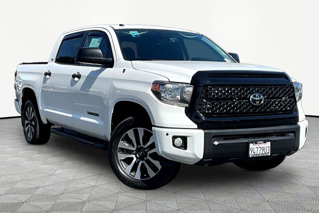 2018 Toyota Tundra SR5 4.6L Crew Max Short Bed's photo