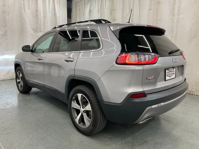Used 2022 Silver Jeep Limited image 5