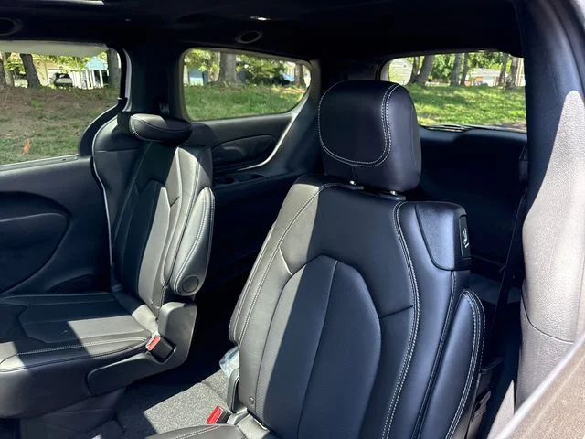 2026 Chrysler Pacifica Select - Photo 28