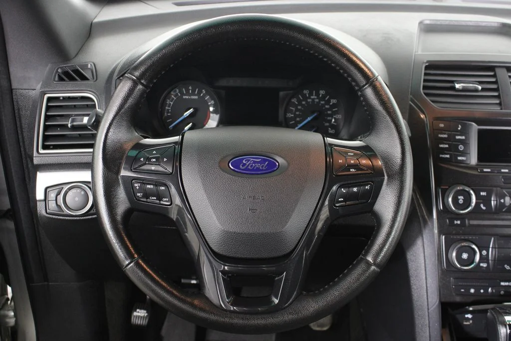 Used 2016 Ingot Silver Ford XLT image 24