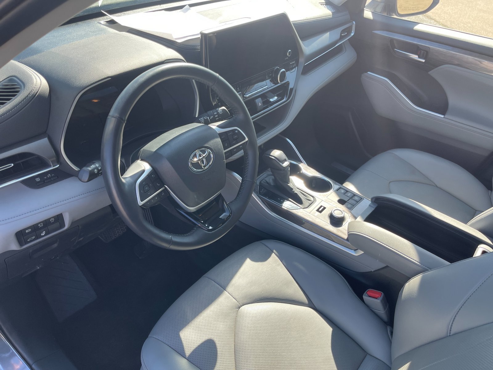 Used 2024 Gray Toyota Limited image 10