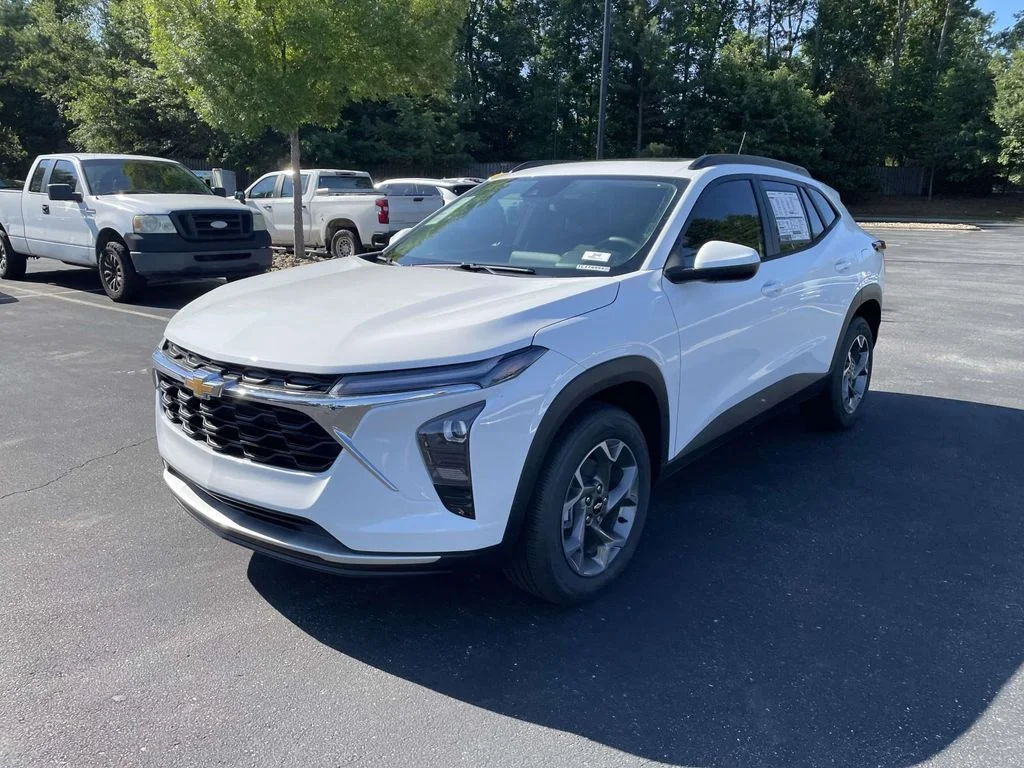New 2026 Summit White Chevrolet LT image 3
