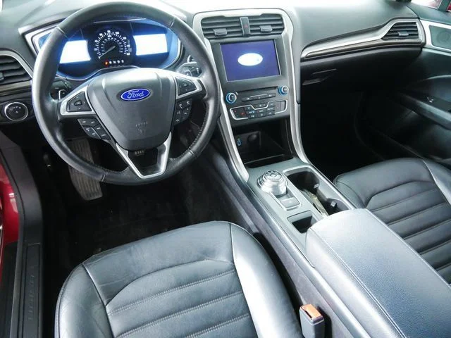 Used 2017 Red Ford SE image 4