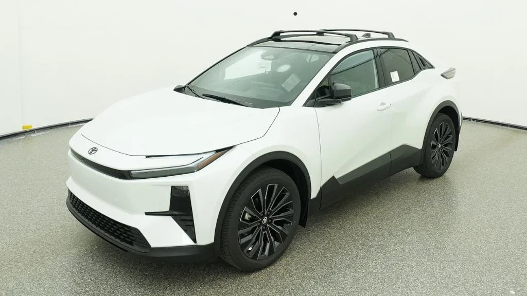 New 2026 Wind Chill Pearl Toyota XSE image 37