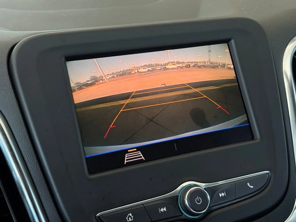Used 2021 SUMMIT WHITE Chevrolet LS image 4