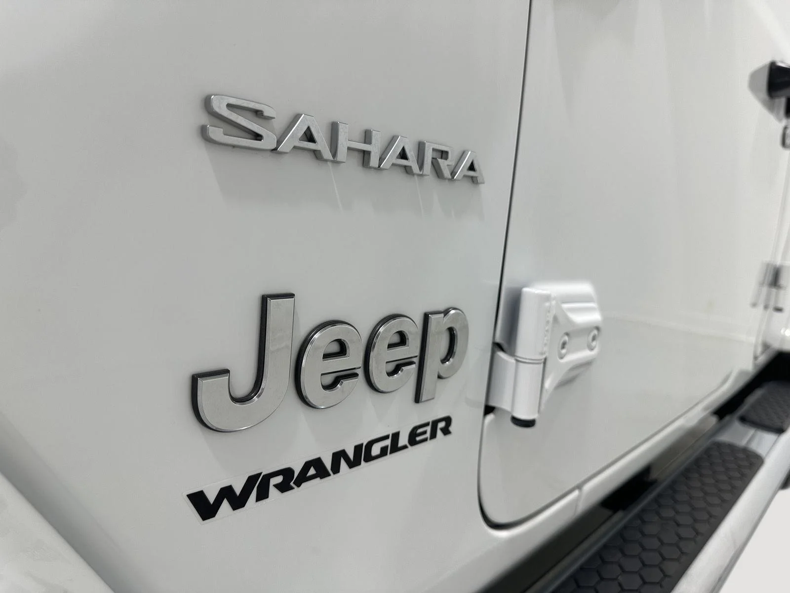 Used 2024 Bright White Jeep Sahara image 28