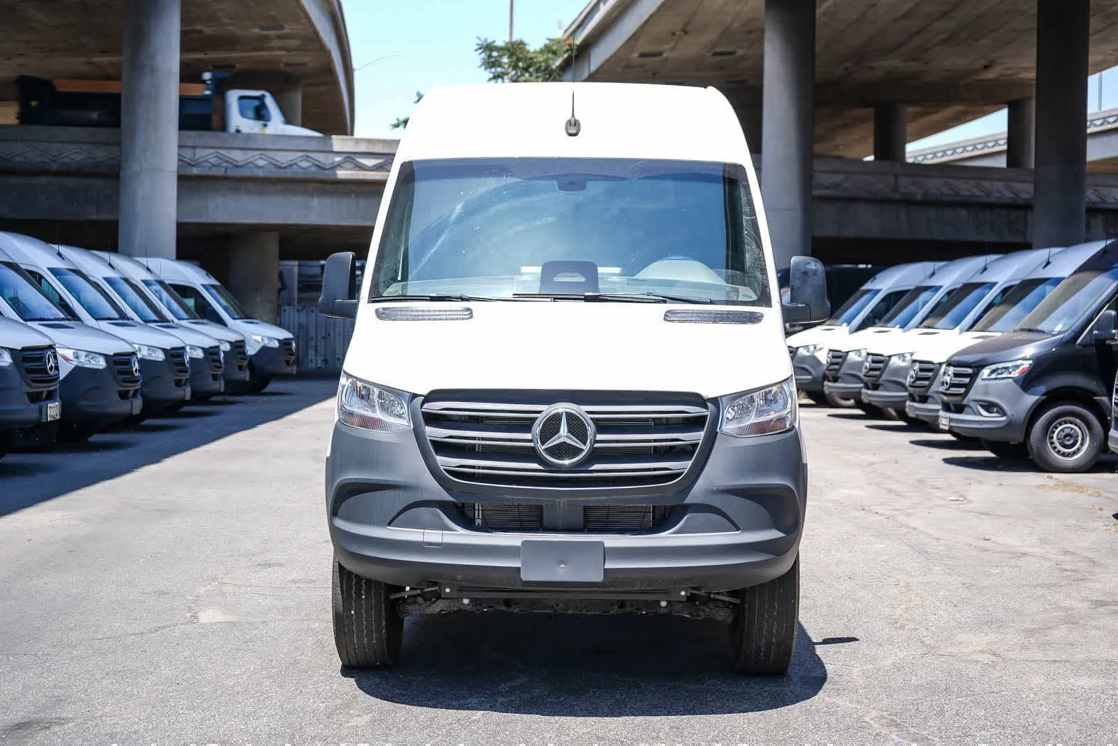 New 2025 Arctic+White Mercedes-Benz Cargo 144WB High Roof AWD 2.0L I4 Diesel Turbo HO image 2