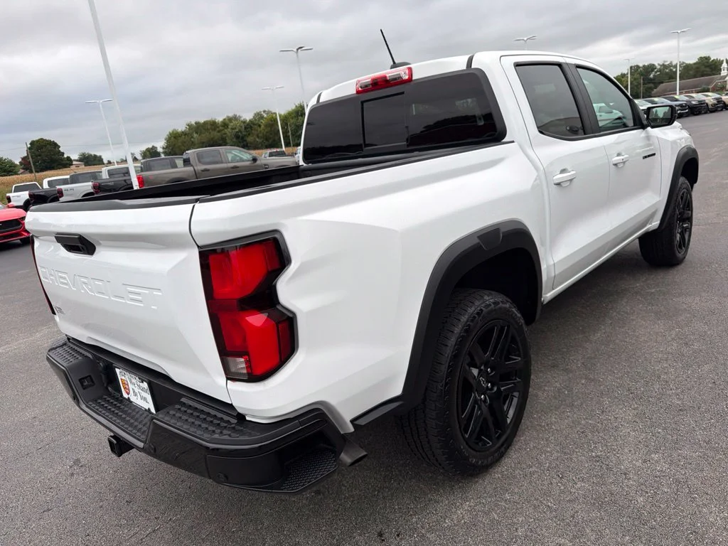 Used 2024 Summit White Chevrolet Z71 image 5