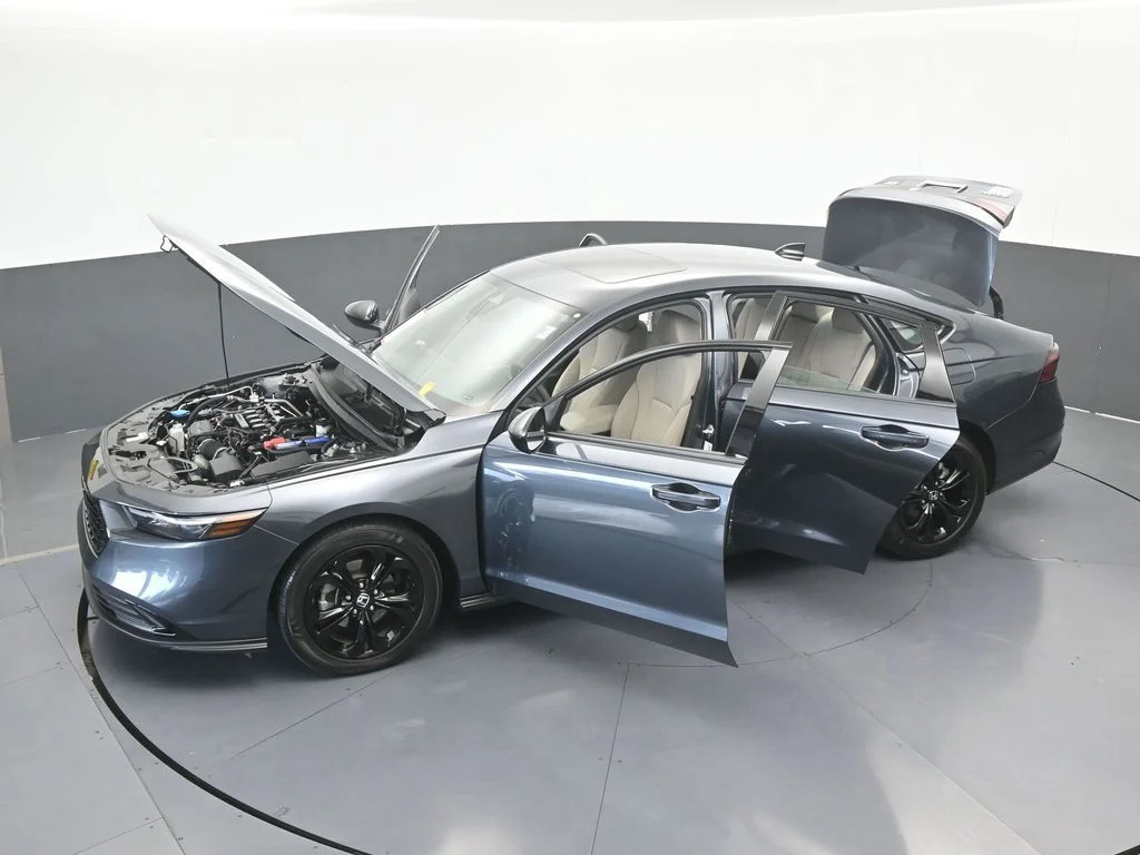 Used 2025 Gray Honda SE image 63