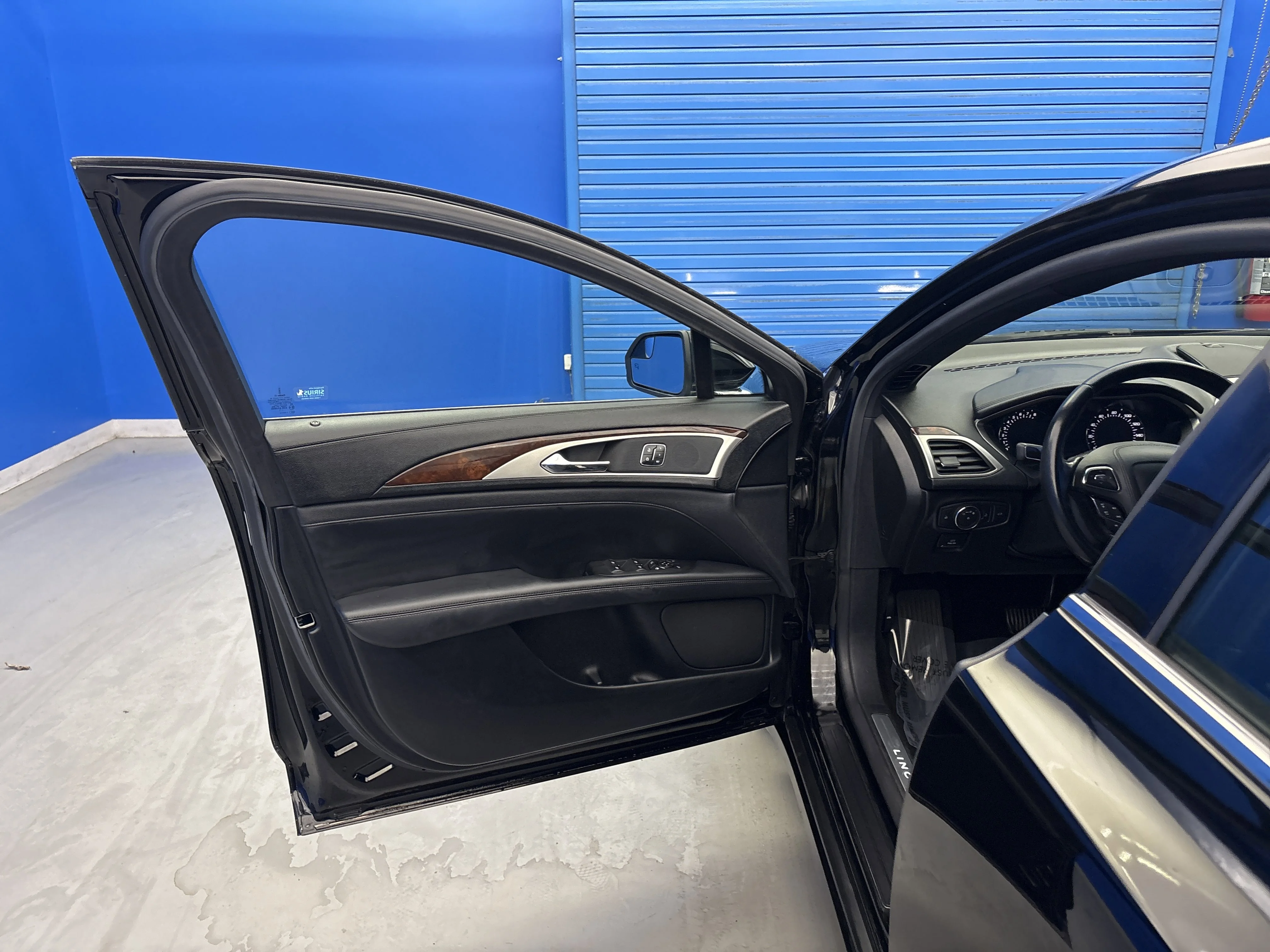 Used 2017 Black Velvet Lincoln Select image 9
