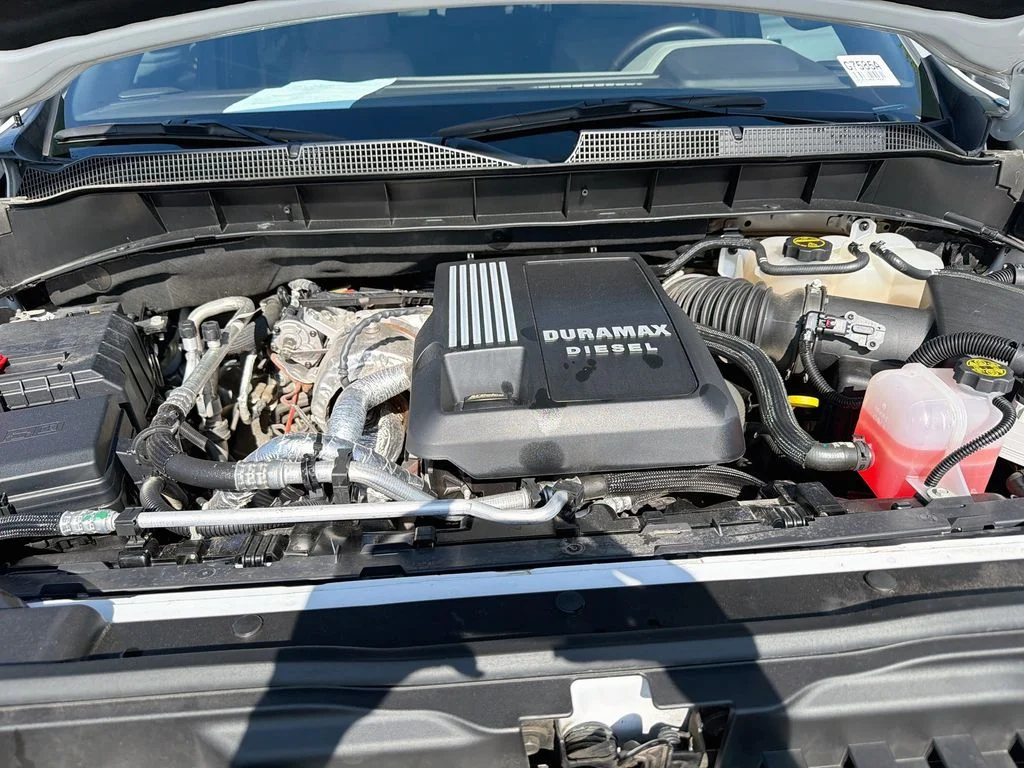 Used 2025 White Chevrolet LTZ image 34